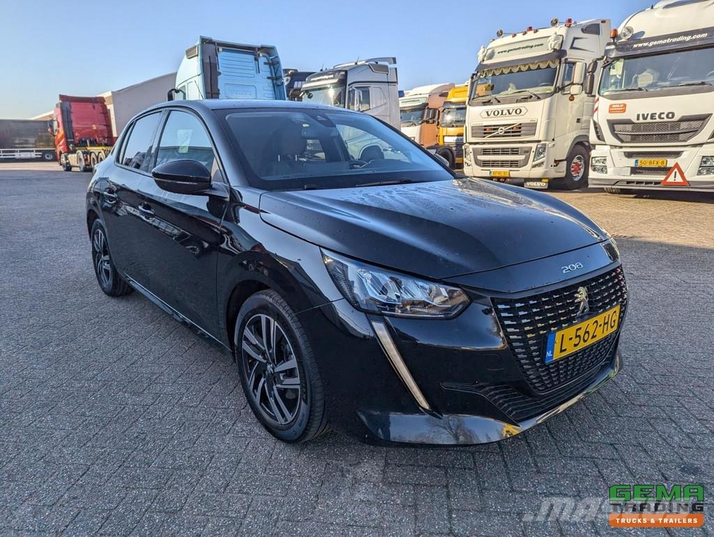 Peugeot 208 1.2 PureTech Active Pack - 73,000 km - Manual Carros