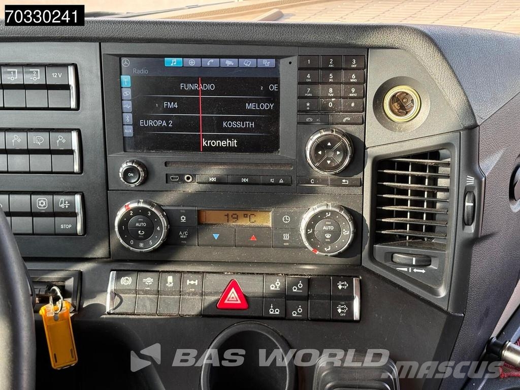 Mercedes-Benz Actros 2551 Actros 6X2 GigaSpace Retarder Liftachs 中古トラクターヘッド | トレーラーヘッド
