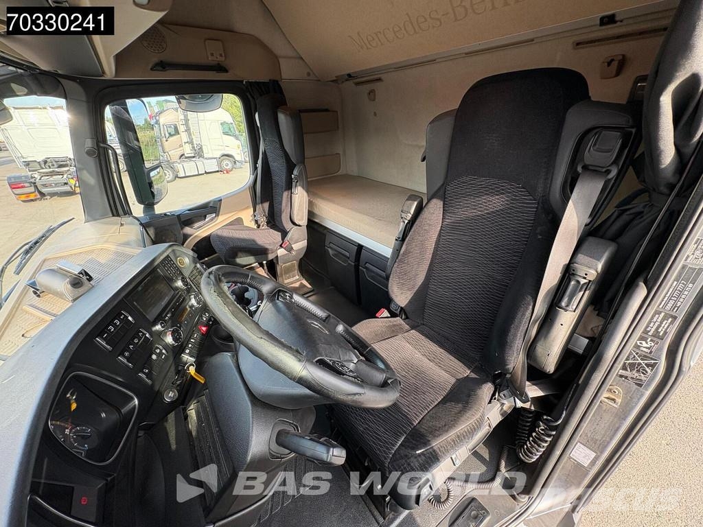 Mercedes-Benz Actros 2551 Actros 6X2 GigaSpace Retarder Liftachs 中古トラクターヘッド | トレーラーヘッド