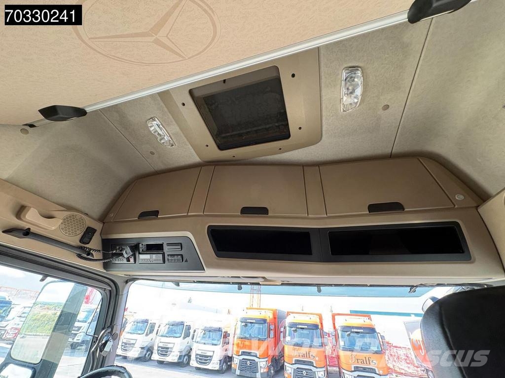 Mercedes-Benz Actros 2551 Actros 6X2 GigaSpace Retarder Liftachs 中古トラクターヘッド | トレーラーヘッド