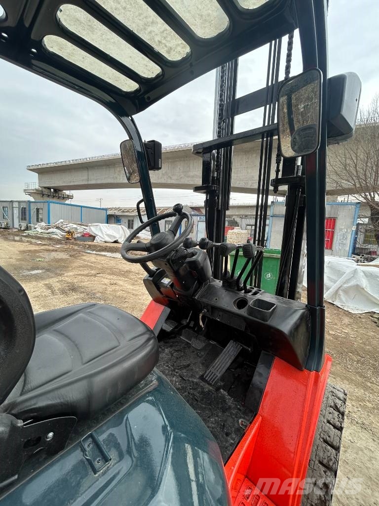 Toyota 3TD30 Дизелови камиони