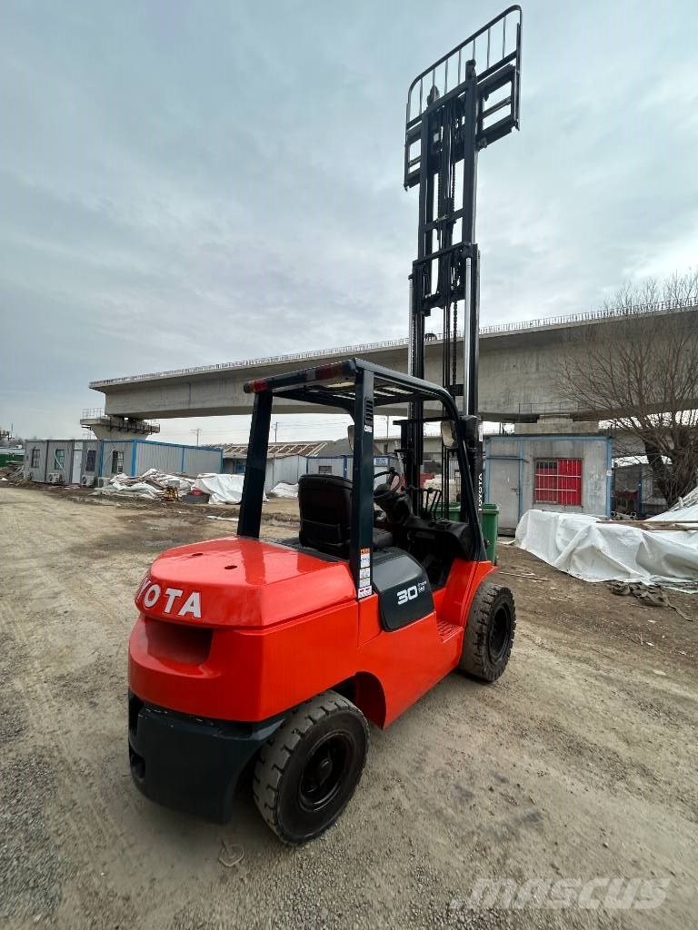Toyota 3TD30 Дизелови камиони