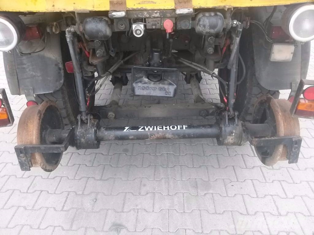 Unimog U1600 POJAZD DWUDROGOWY Z ZABUDOWĄ SCHAEFF AL 20 Voiture
