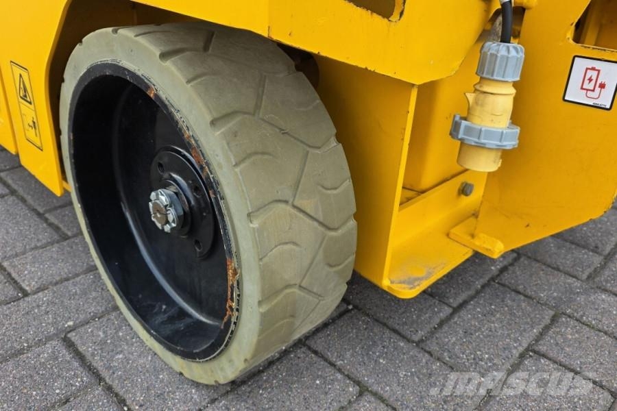 JCB S4046E Valid inspection, 14m Working Height, 320kg 剪式升降機