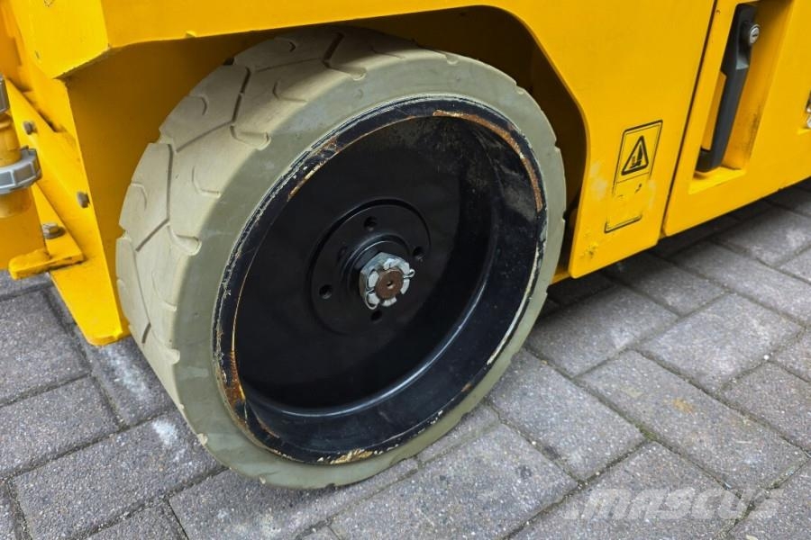 JCB S4046E Valid inspection, 14m Working Height, 320kg 剪式升降機