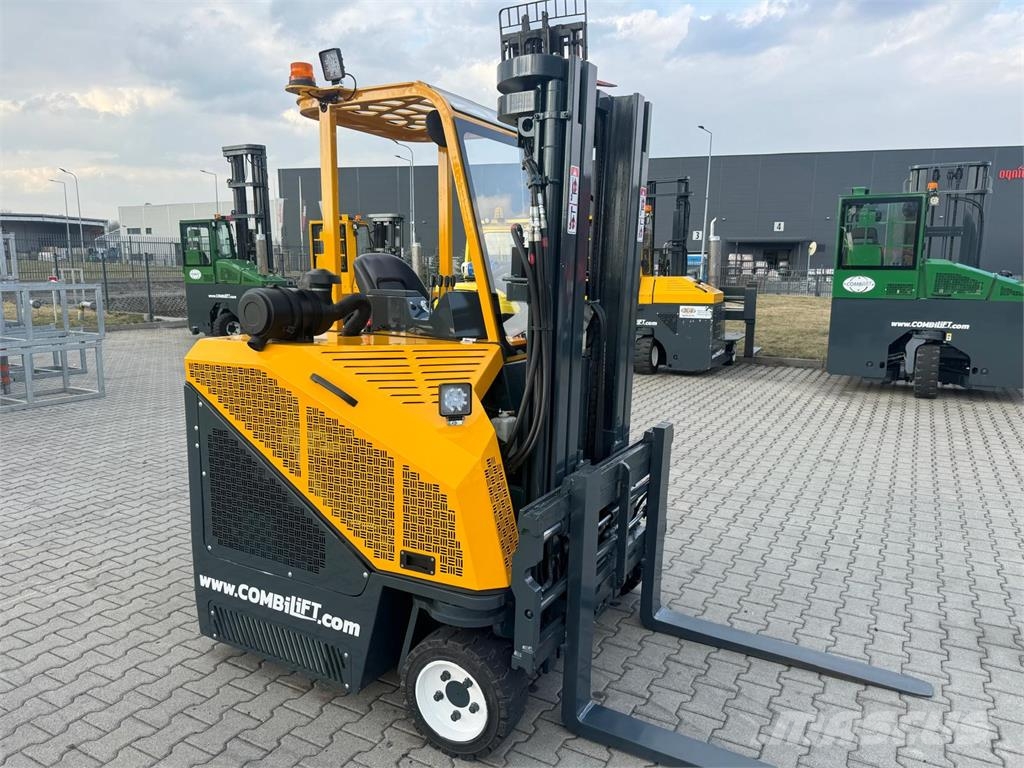 Combilift CB3000 //2016 year // Toyota engine شاحنة المناولة رباعية الاتجاهات