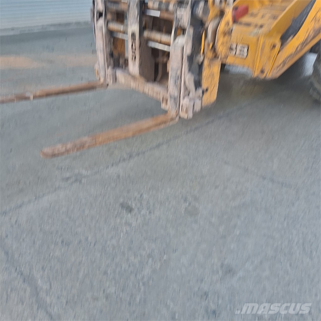 JCB 540-140 مناولات متداخلة