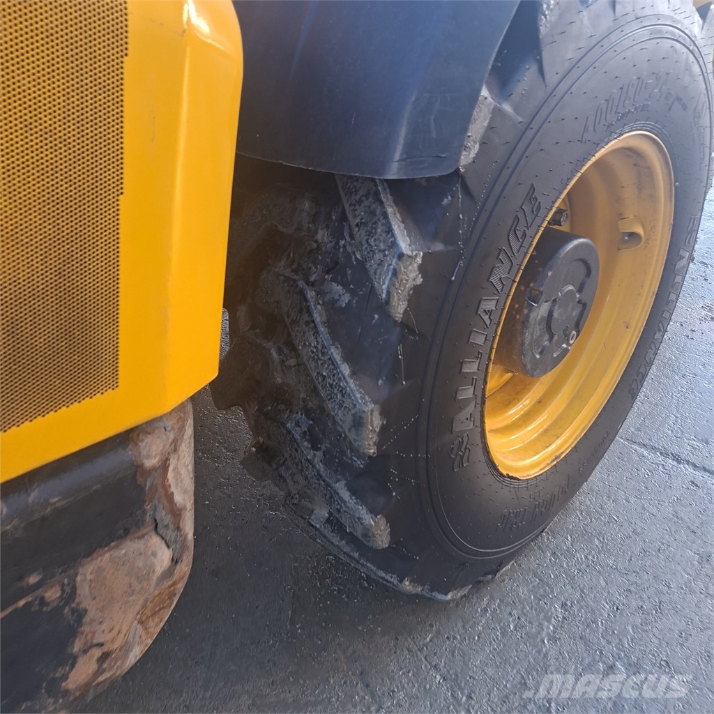 JCB 540-140 مناولات متداخلة