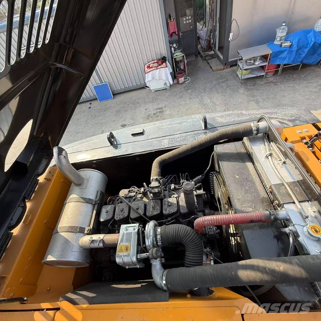 Hyundai 220LC-9S 中型挖掘机