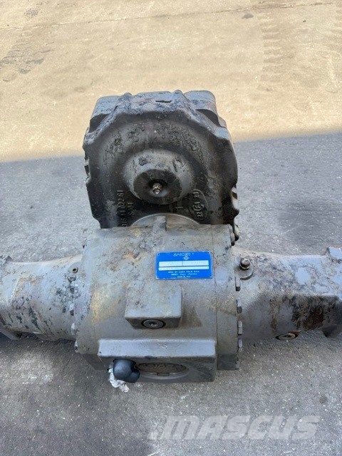 Hitachi ZW 95-6 used complet axles محور العجلة