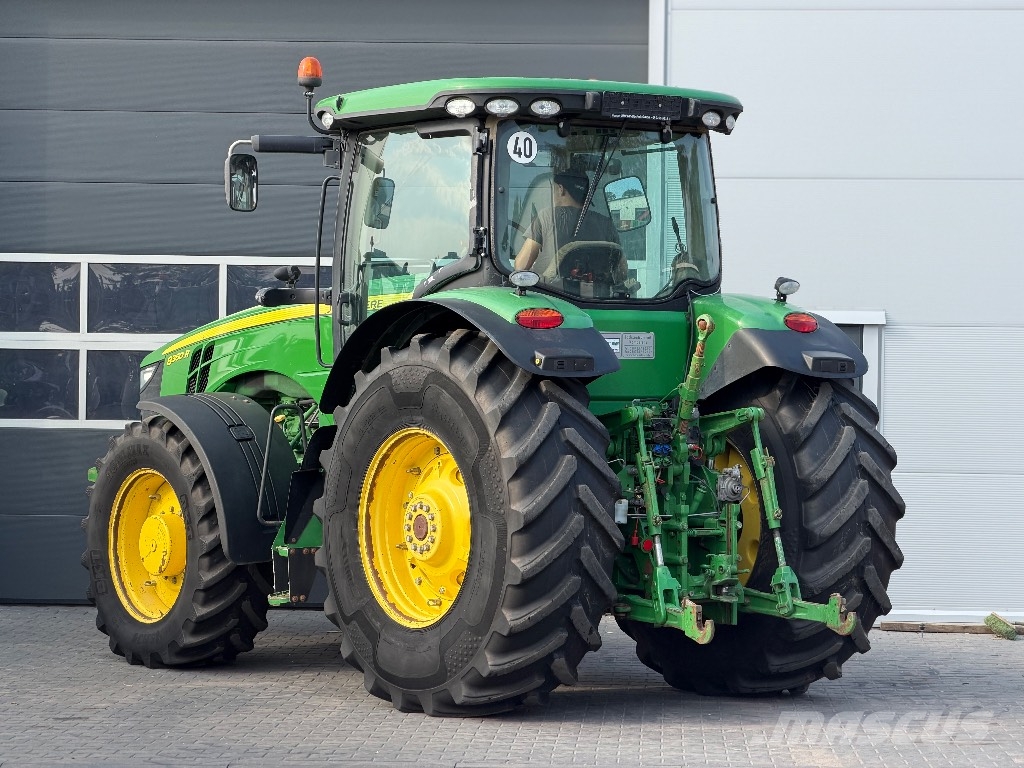 John Deere 8360 R AutoPower الجرارات