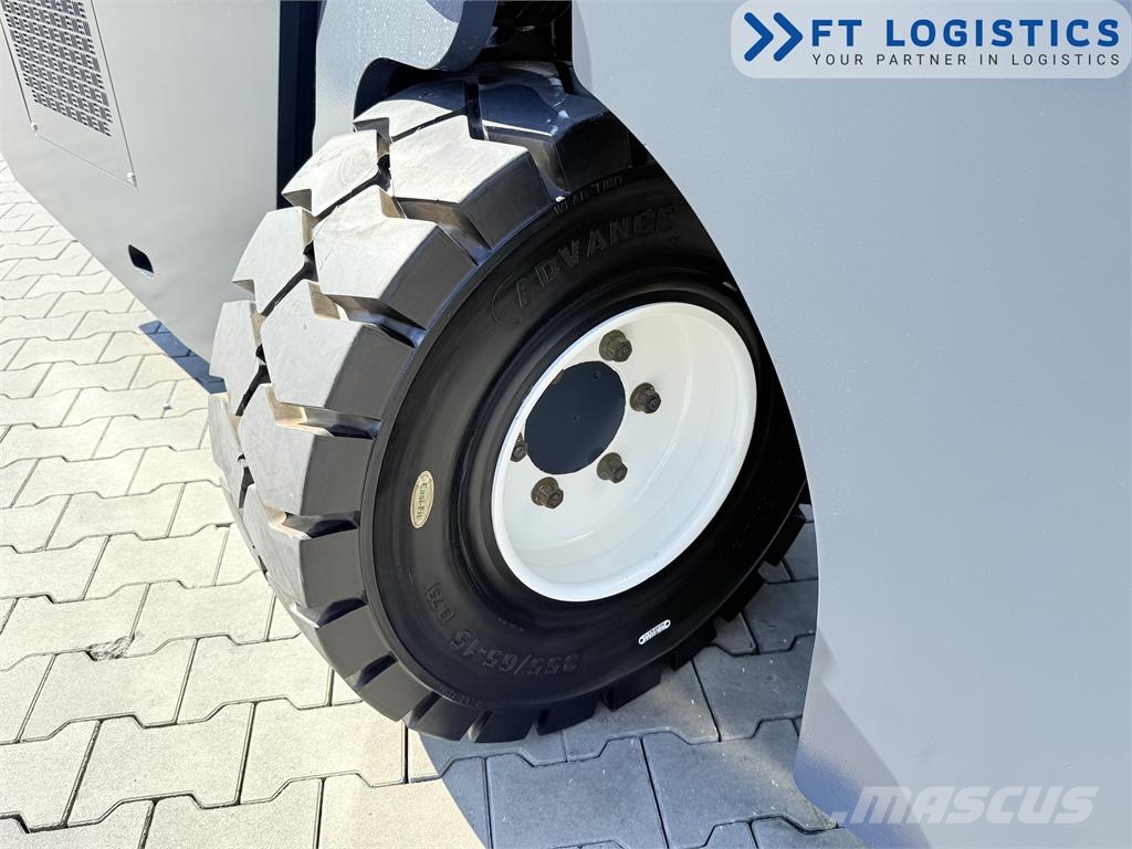 Combilift C5000SR | LPG | 5600 MM DUPLEX MAST | FORK POSITIO 4 vías o cuatro caminos