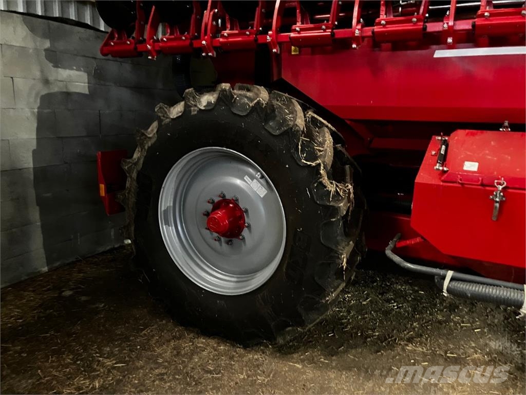 Horsch Maestro 18 SX Precision sowing machines