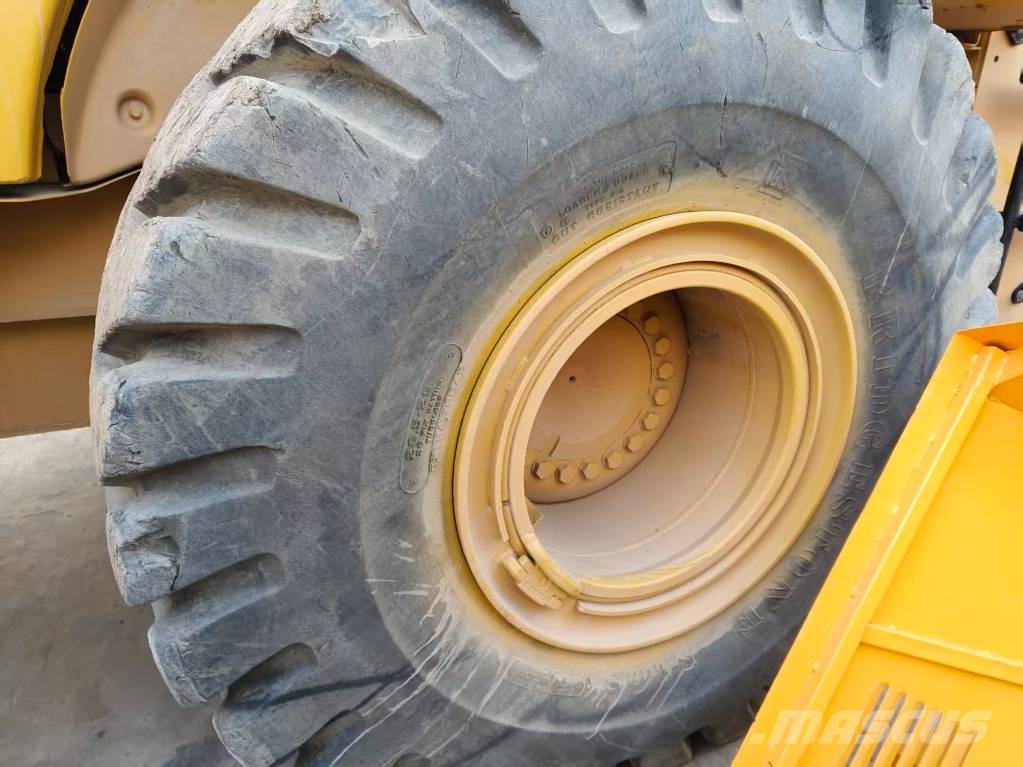 CAT 966 H Kolesové nakladače