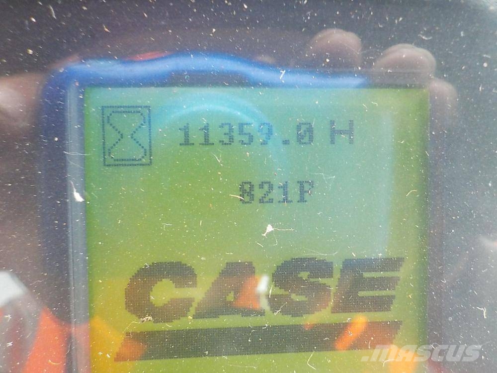 CASE 821 F لوادر بعجل