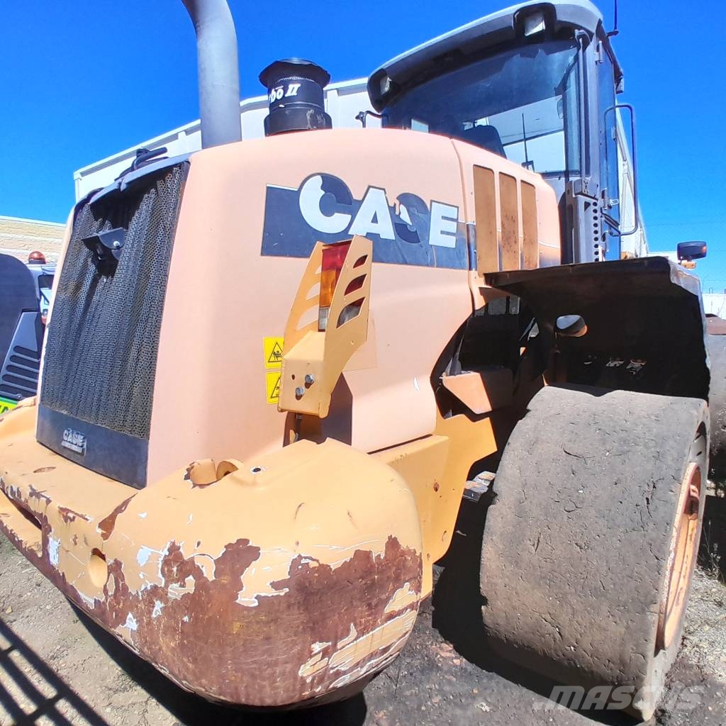 CASE 821 F لوادر بعجل