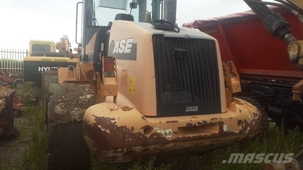 CASE 821 F لوادر بعجل