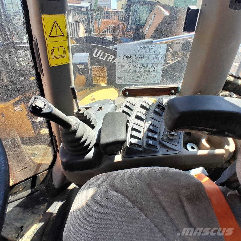 CASE 821 F لوادر بعجل