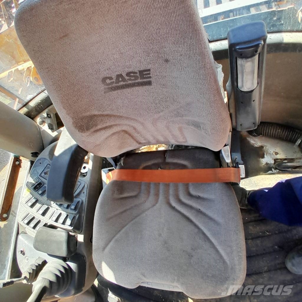 CASE 821 F لوادر بعجل