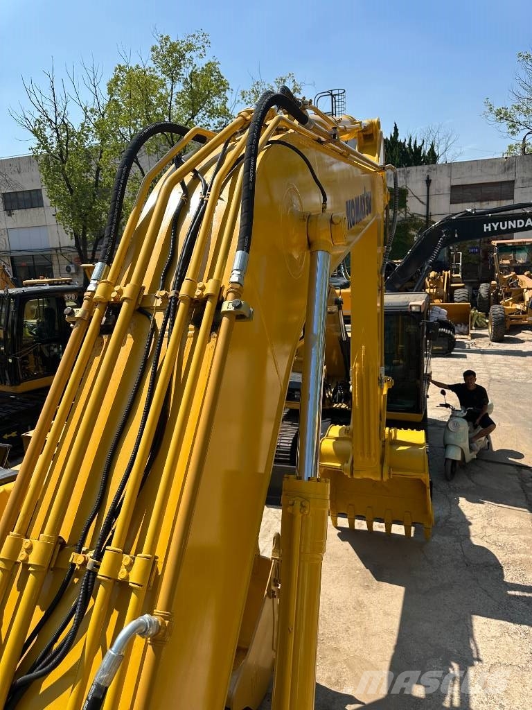 Komatsu PC200-7 حفارات وسط 7 طن - 12 طن