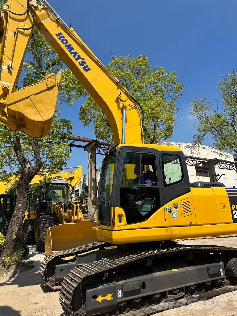 Komatsu PC200-7 حفارات وسط 7 طن - 12 طن