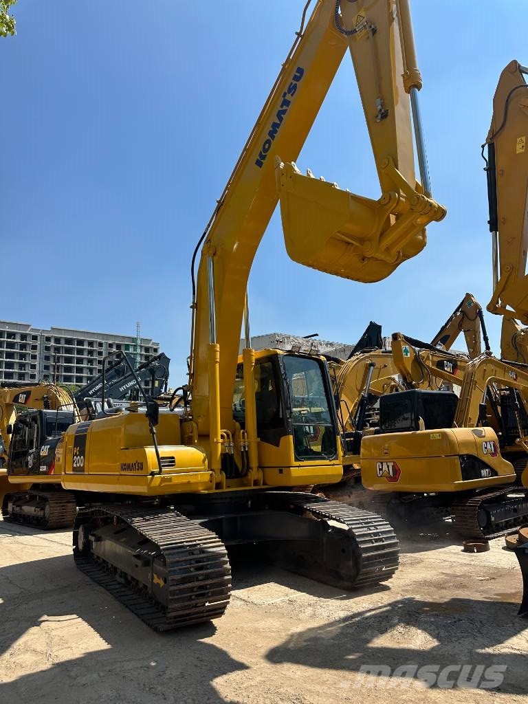 Komatsu PC200-7 حفارات وسط 7 طن - 12 طن