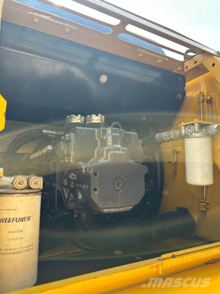 Komatsu PC200-7 حفارات وسط 7 طن - 12 طن