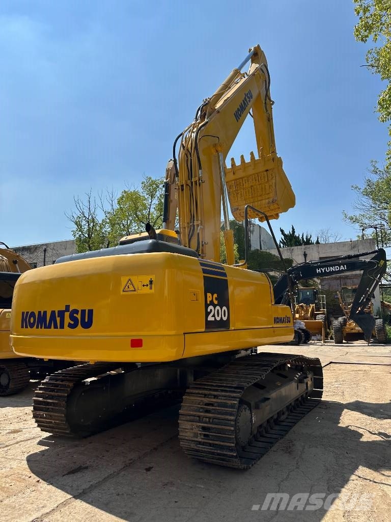 Komatsu PC200-7 حفارات وسط 7 طن - 12 طن