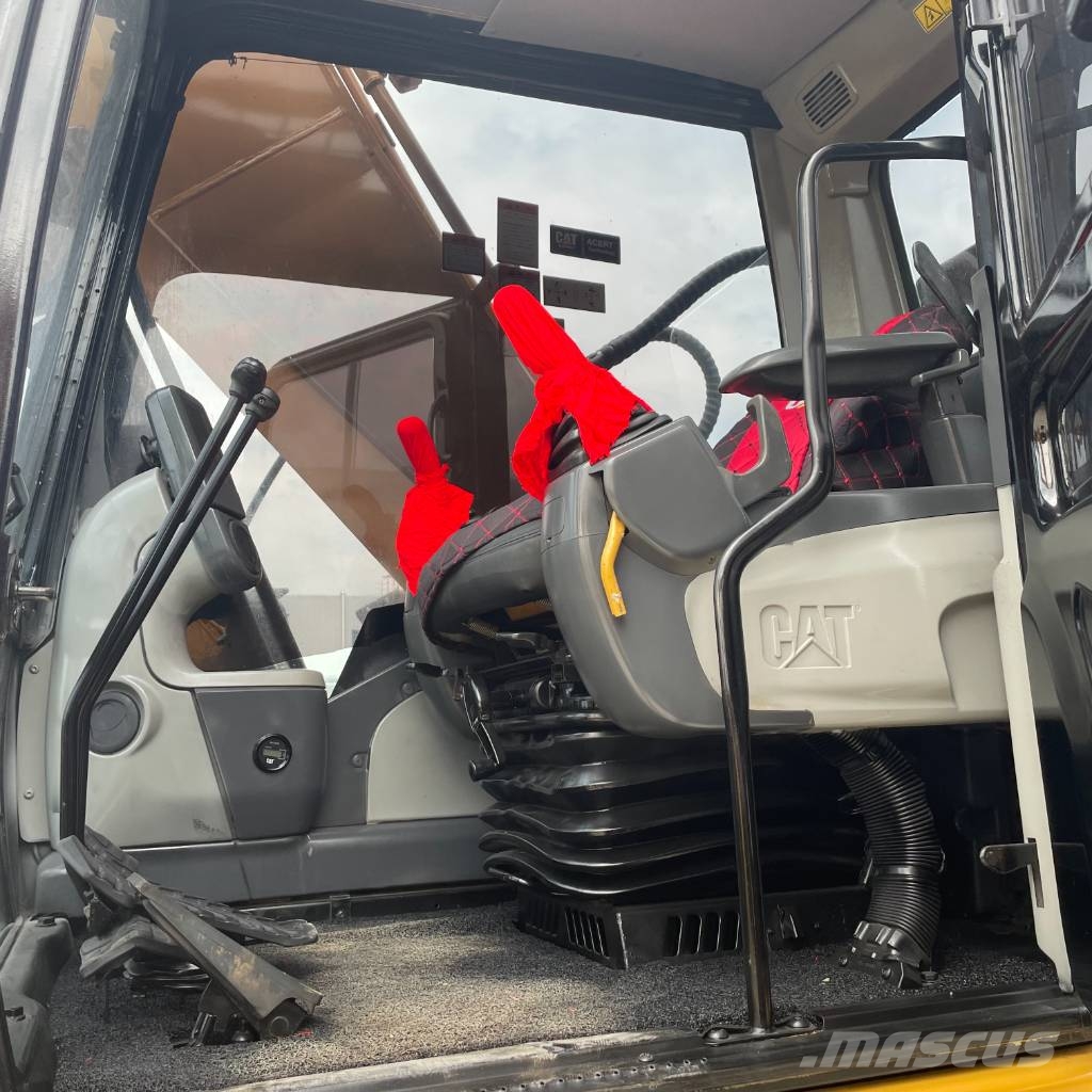 CAT 320D2 대형 굴삭기 29톤 이상