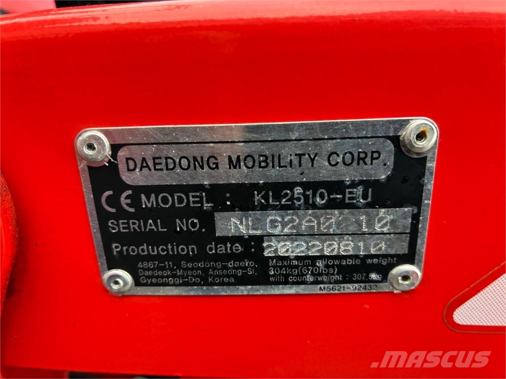 Kioti CX 2510 H Manji traktori