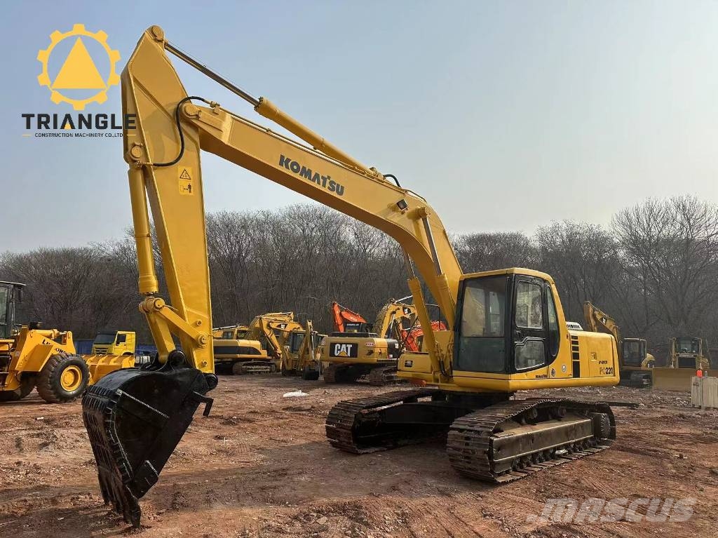 Komatsu PC 220 Kāpurķēžu ekskavatori