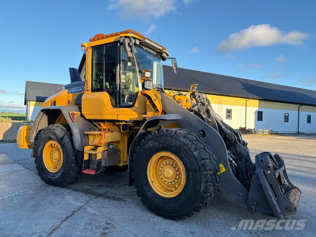 Volvo L70H lastmaskin, svensksåld, skevfäste Kolové nakladače