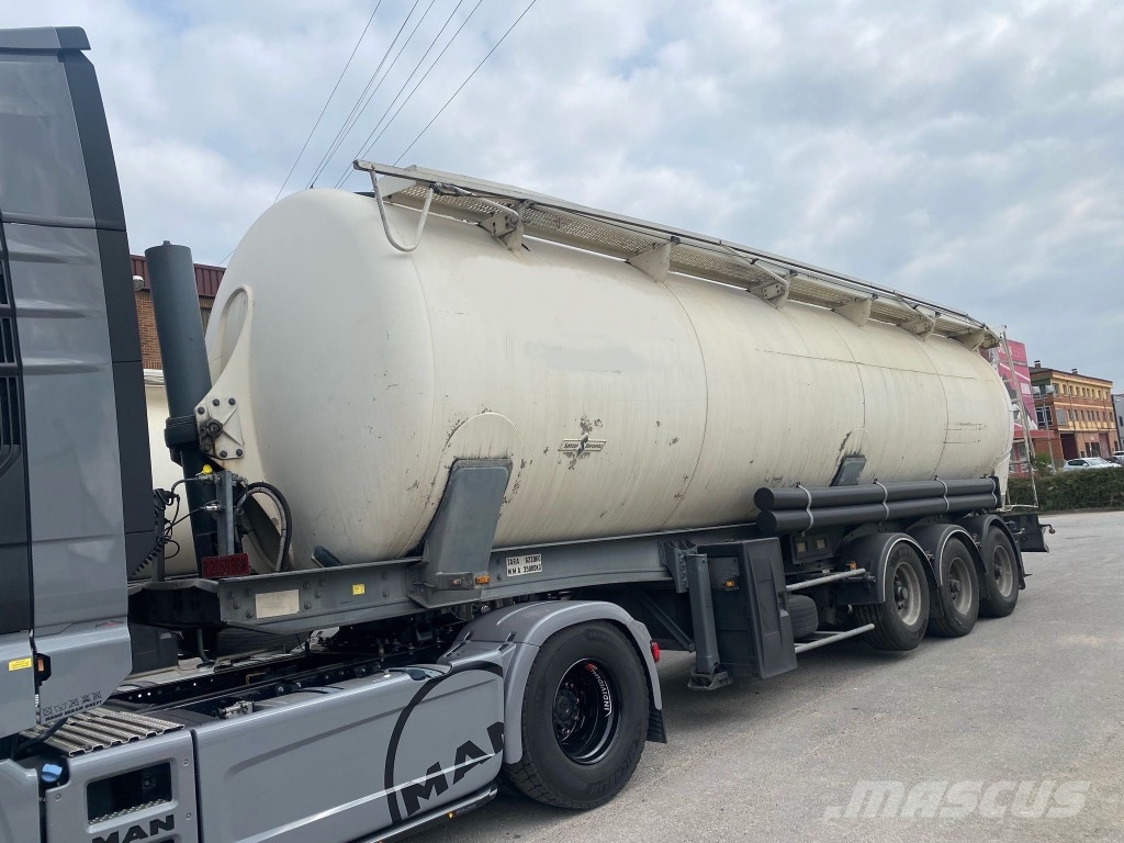 Spitzer SK2452CAL Tanktrailer