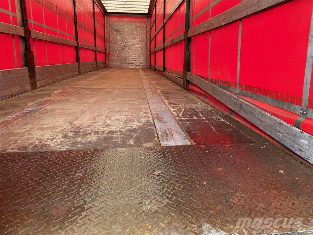 Kögel SN24 LOWDECK trojstranka VIN 133 Semirremolques de caja de lona