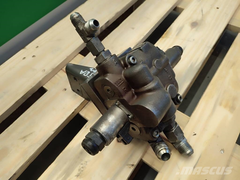 Valtra Hydraulic distributor Bosch 1525100139 Valtra N123 Hüdraulika