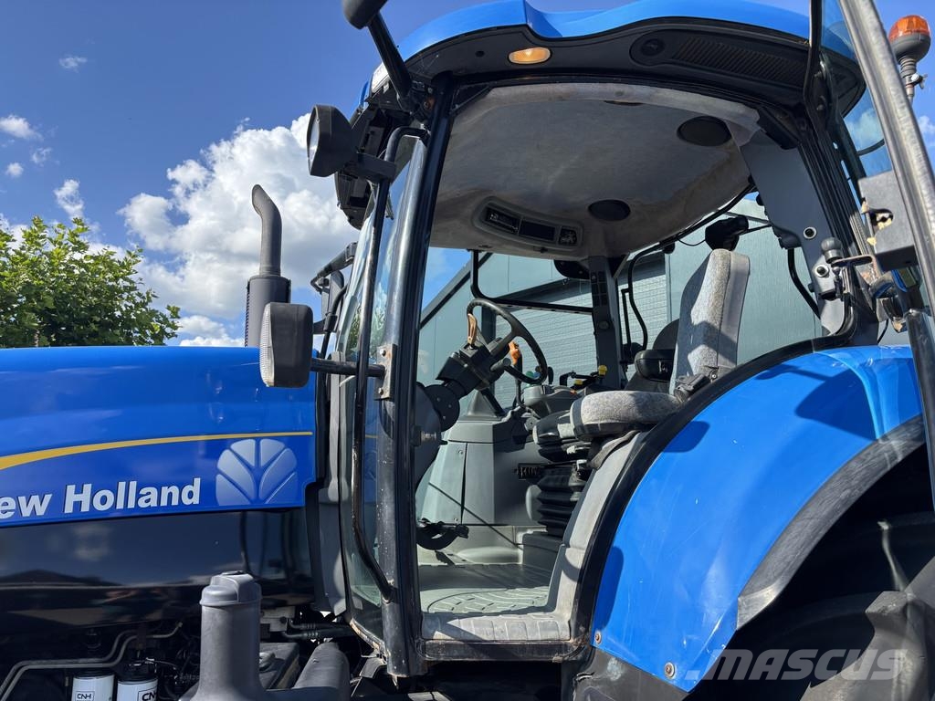 New Holland T7030 PowerCommand. Fronthef, Vooras vering, 40km. Tracteur