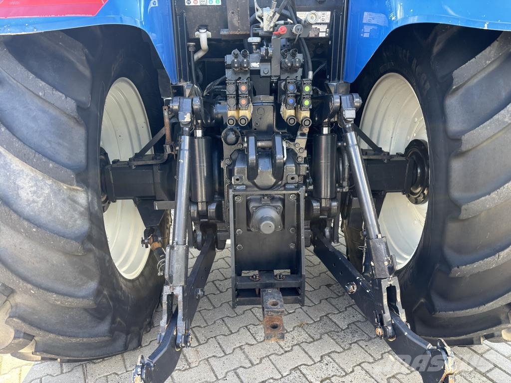 New Holland T7030 PowerCommand. Fronthef, Vooras vering, 40km. Traktori