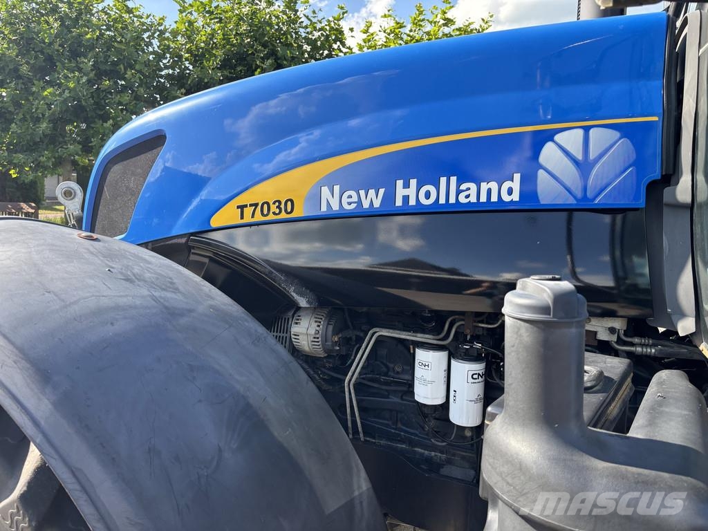New Holland T7030 PowerCommand. Fronthef, Vooras vering, 40km. Traktori