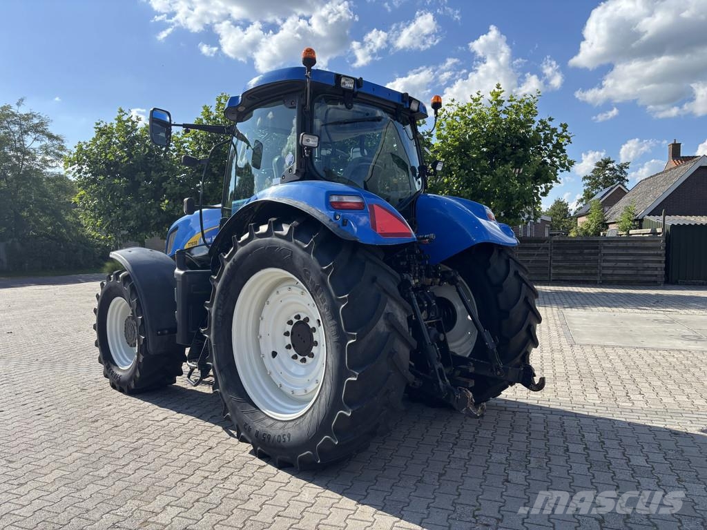 New Holland T7030 PowerCommand. Fronthef, Vooras vering, 40km. Tracteur