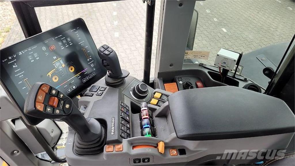 JCB Fastrac 4220 iCON Traktoren