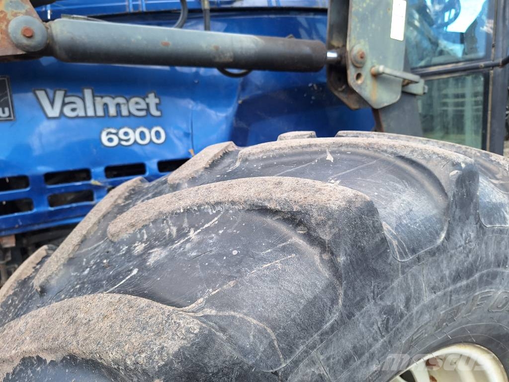 Valtra Valmet 6900 الجرارات