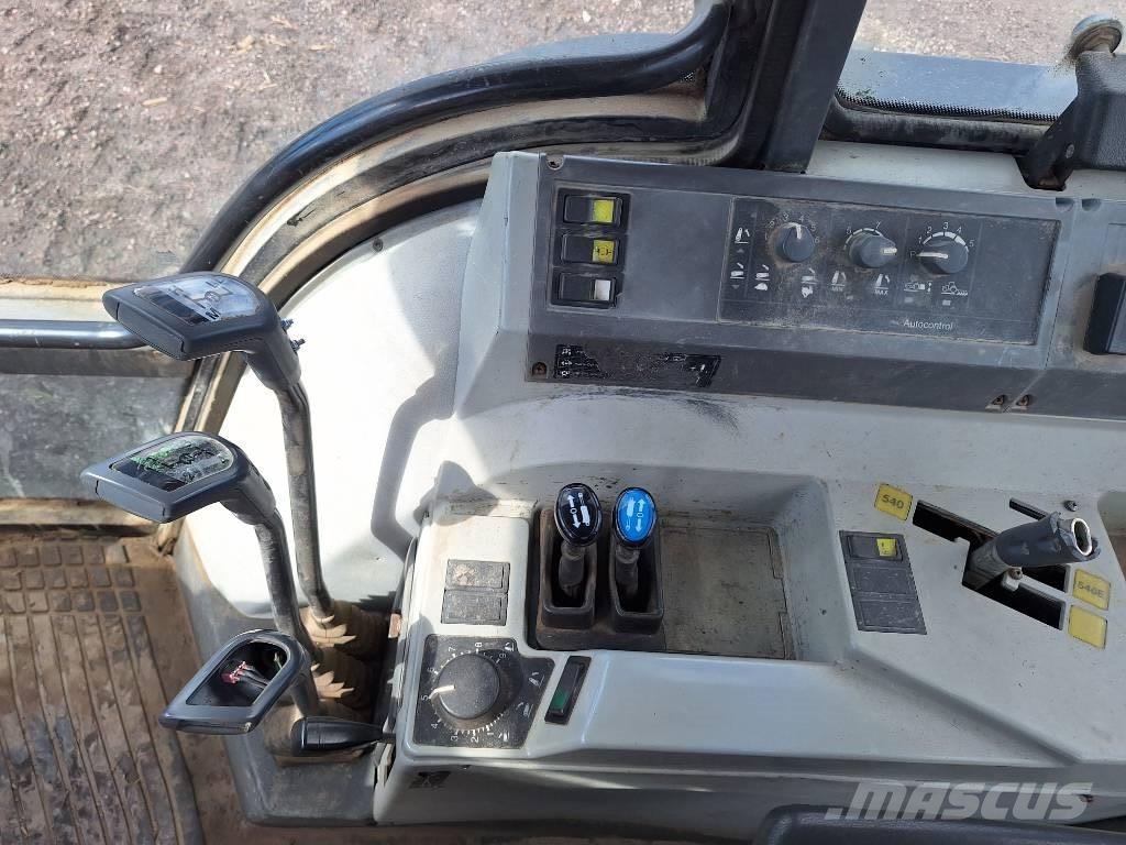 Valtra Valmet 6900 الجرارات