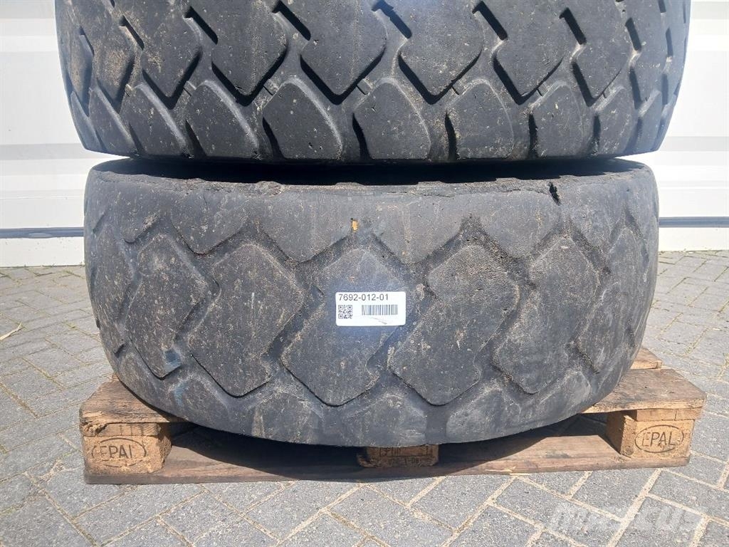 Ahlmann AZ14-Recamax 17.5R25-Tire/Reifen/Band Gume, kolesa in platišča