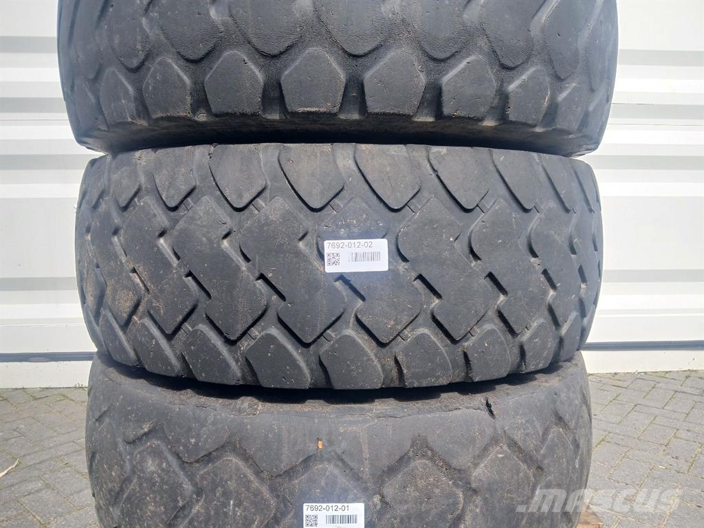 Ahlmann AZ14-Recamax 17.5R25-Tire/Reifen/Band Gume, kolesa in platišča