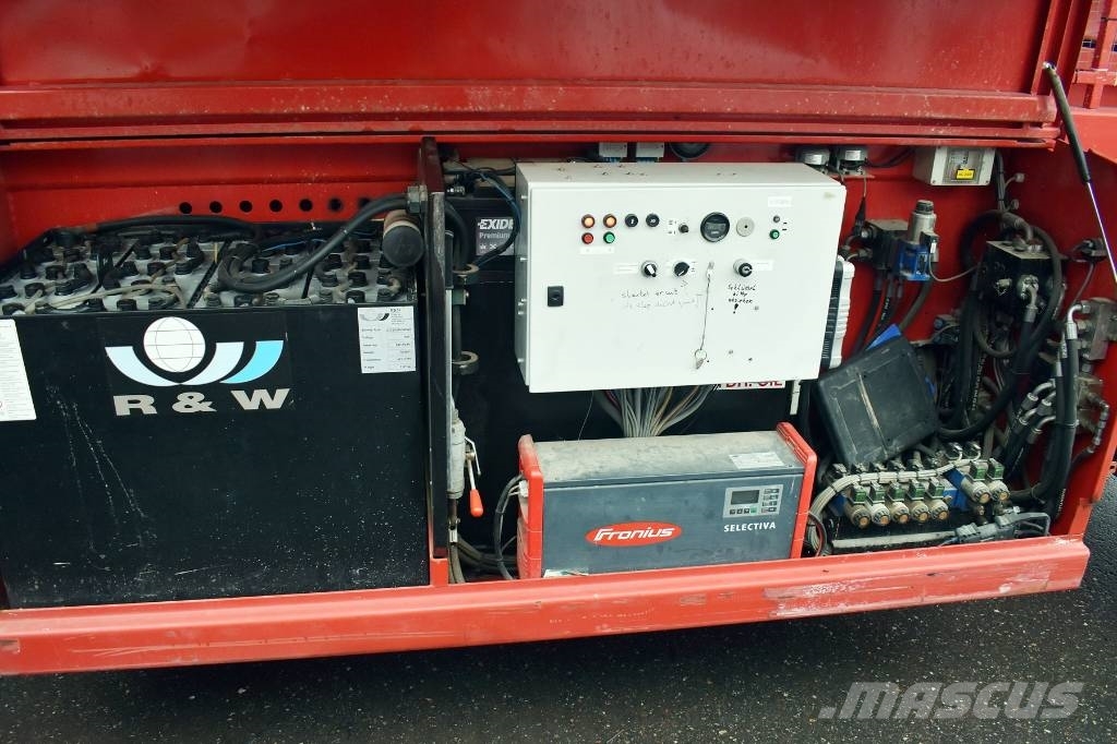 Holland Lift Combistar M-250HYL25 4WD/P/N Scissor lifts