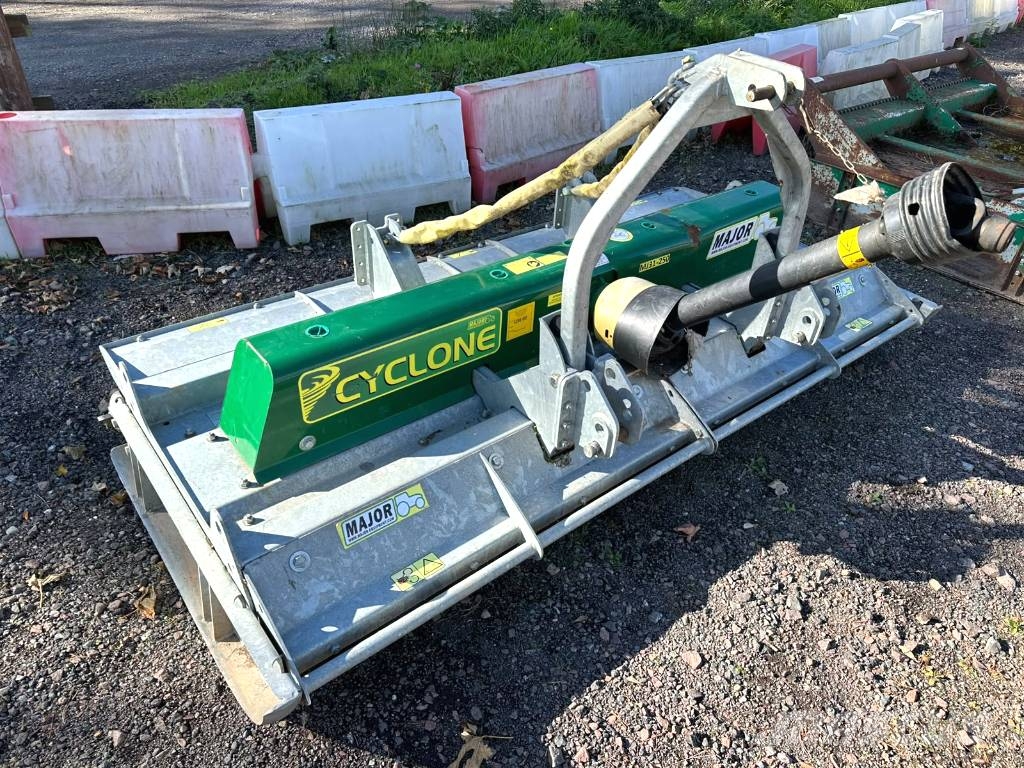 Major MJ31-250 Cyclone Topper Slåmaskiner