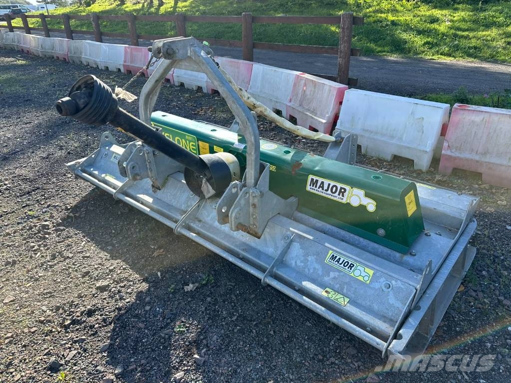 Major MJ31-250 Cyclone Topper Slåmaskiner