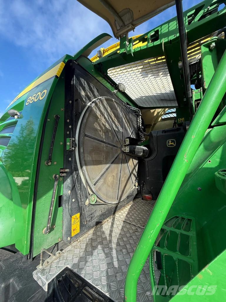 John Deere 8600 JD 8600 4 WD 40 KM Harvester Airco Combine Flishuggar