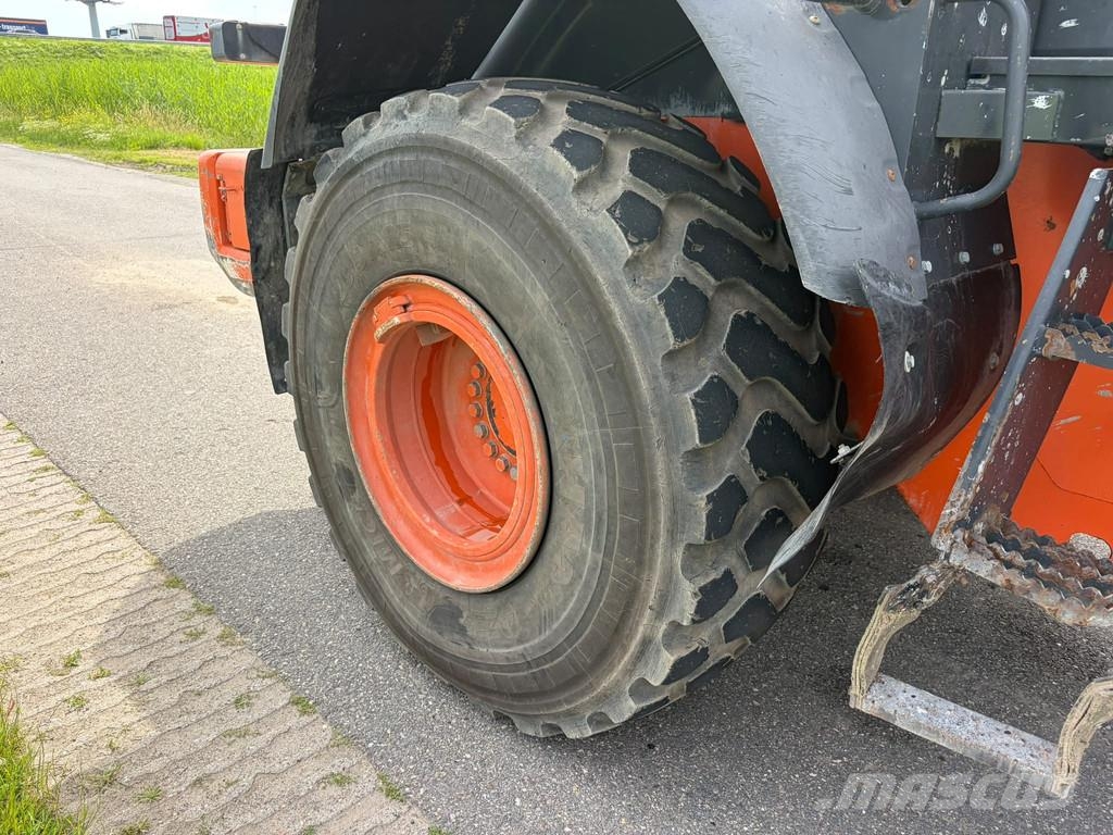 Hitachi ZW220-5B 轮式装载机