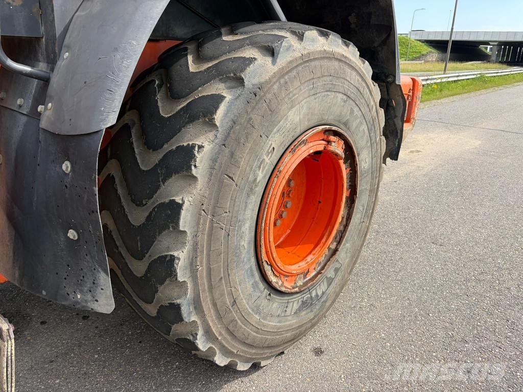 Hitachi ZW220-5B 轮式装载机